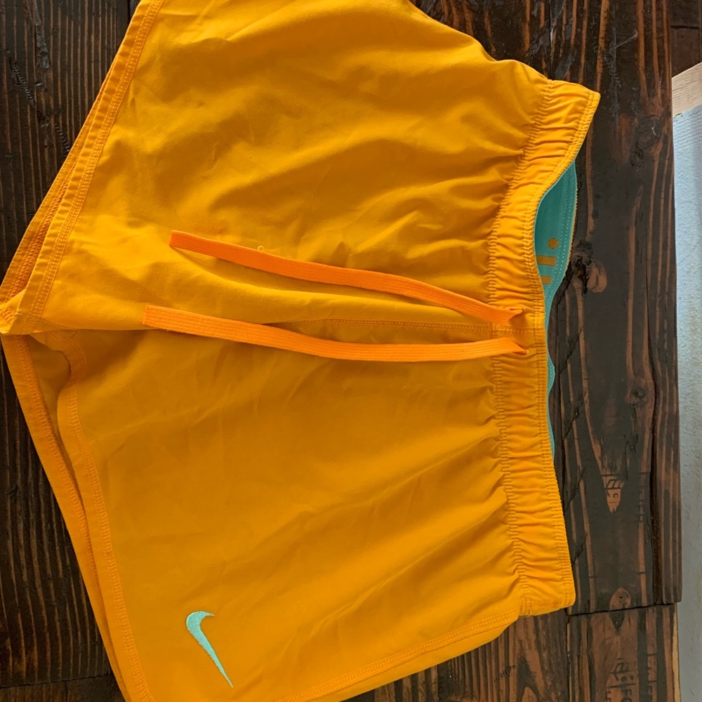 NIKE ATHLETIC SHORTS